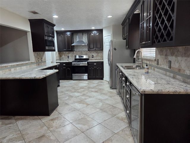 15415 Beechnut Street, Houston, TX 77083