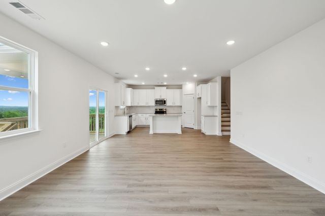 1089 Large Poppy Dr, La Vergne, TN 37086