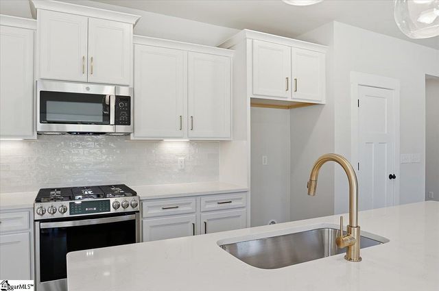 122 Mossend Street, Woodruff, SC 29388