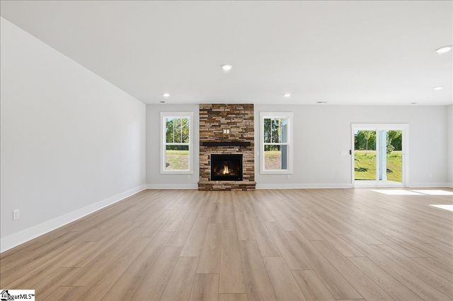 122 Mossend Street, Woodruff, SC 29388