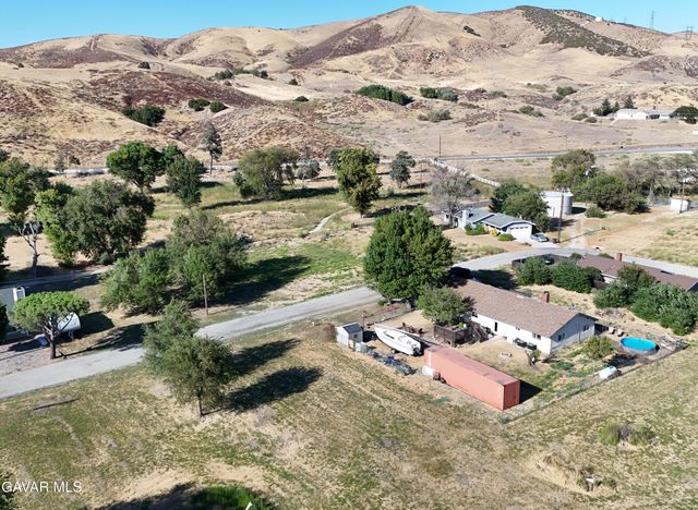 Ashtree Drive, Lake Hughes, CA 93532