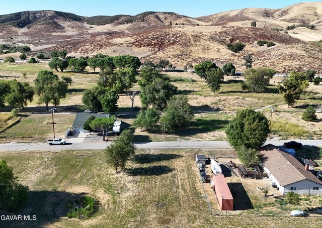 Ashtree Drive, Lake Hughes, CA 93532