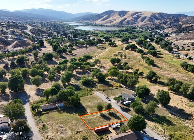 Ashtree Drive, Lake Hughes, CA 93532