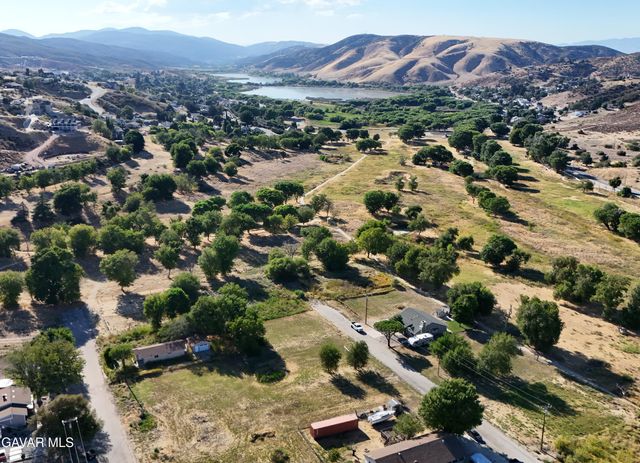 Ashtree Drive, Lake Hughes, CA 93532
