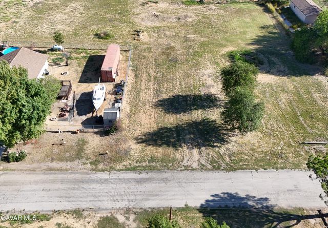 Ashtree Drive, Lake Hughes, CA 93532