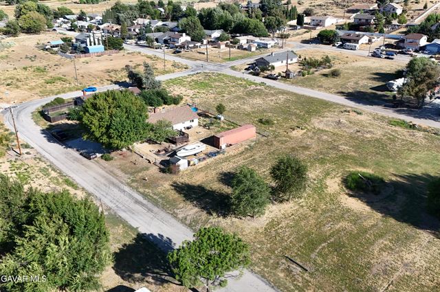 Ashtree Drive, Lake Hughes, CA 93532