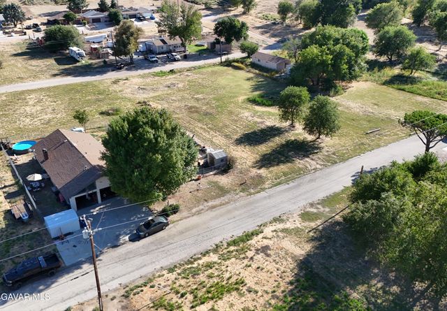Ashtree Drive, Lake Hughes, CA 93532