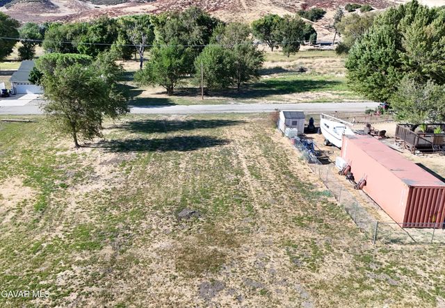 Ashtree Drive, Lake Hughes, CA 93532