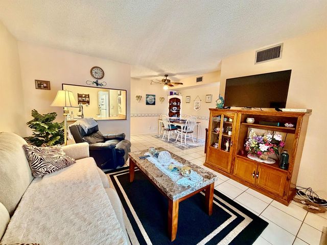 10059 Winding Lake Road 103, Sunrise, FL 33351