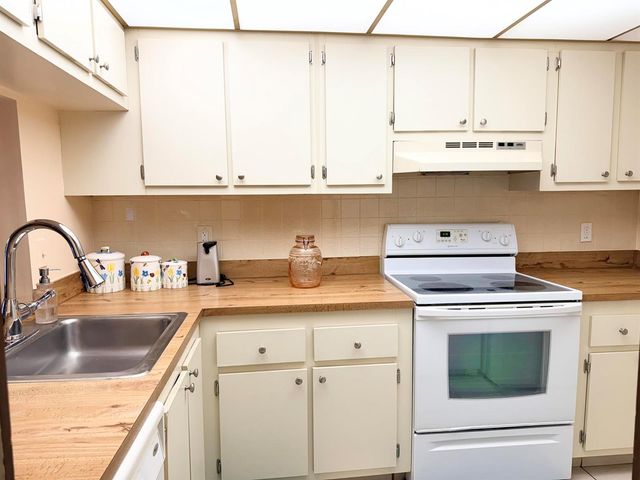 10059 Winding Lake Road 103, Sunrise, FL 33351