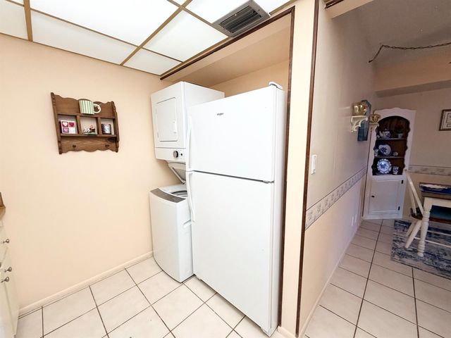10059 Winding Lake Road 103, Sunrise, FL 33351