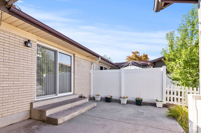 5582 S 975 E, South Ogden, UT 84405
