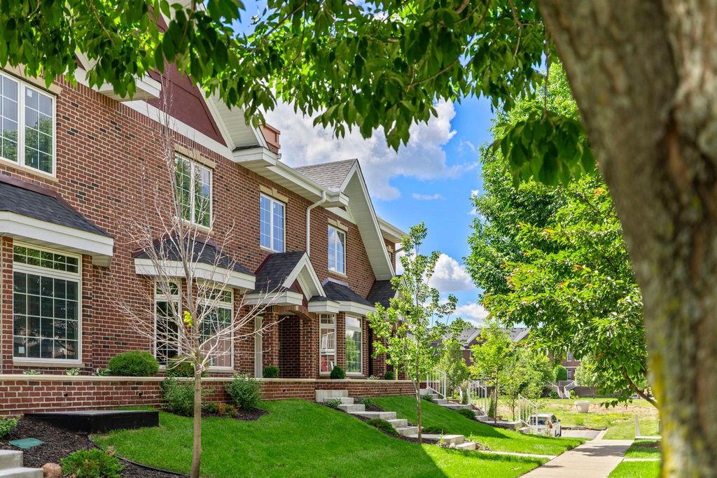 10814 Falling Water Lane A, Woodbury, MN 55129 — photo 4
