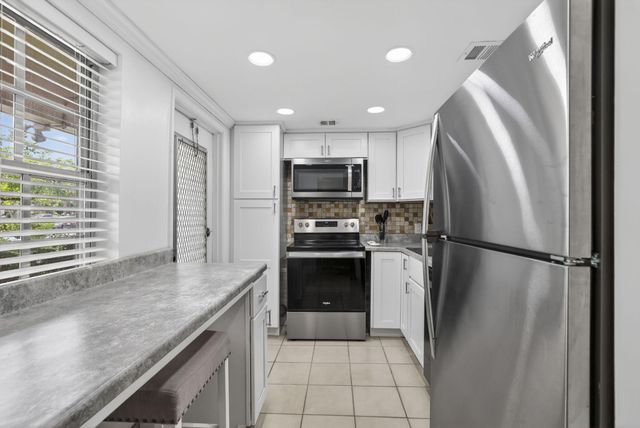 3150 N Palm Aire Drive 108, Pompano Beach, FL 33069