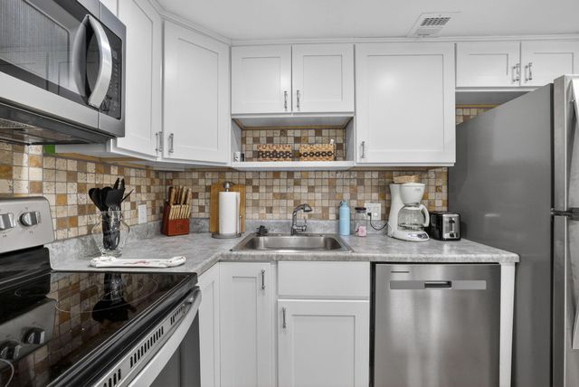 3150 N Palm Aire Drive 108, Pompano Beach, FL 33069