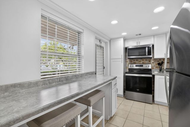 3150 N Palm Aire Drive 108, Pompano Beach, FL 33069