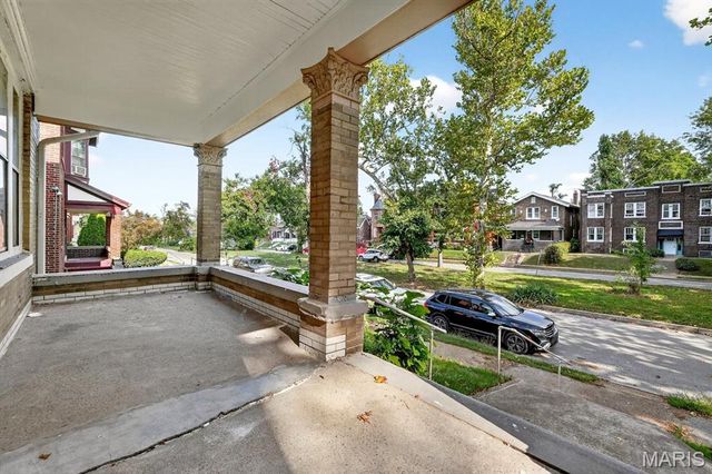 4 Lewis Place, St Louis, MO 63113