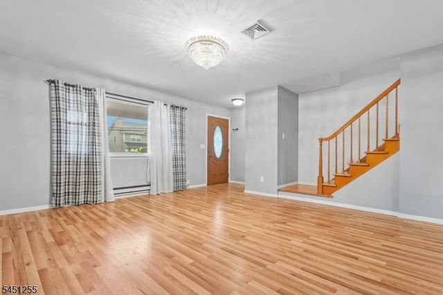 29 N 8Th St, Kenilworth Boro, NJ 07033