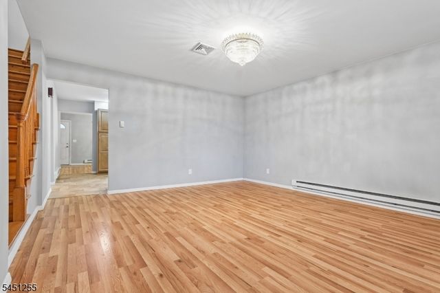 29 N 8Th St, Kenilworth Boro, NJ 07033