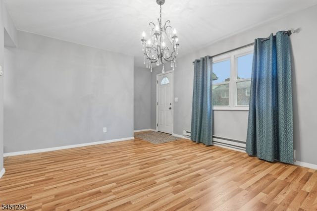 29 N 8Th St, Kenilworth Boro, NJ 07033