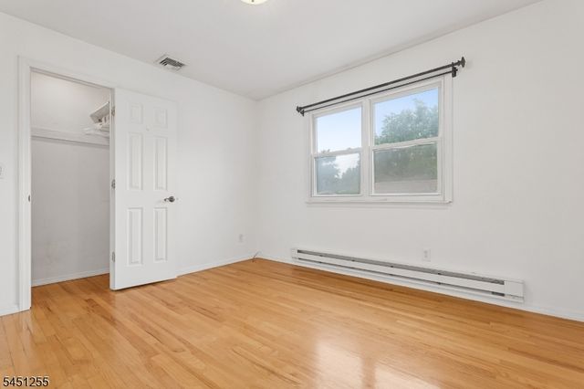 29 N 8Th St, Kenilworth Boro, NJ 07033