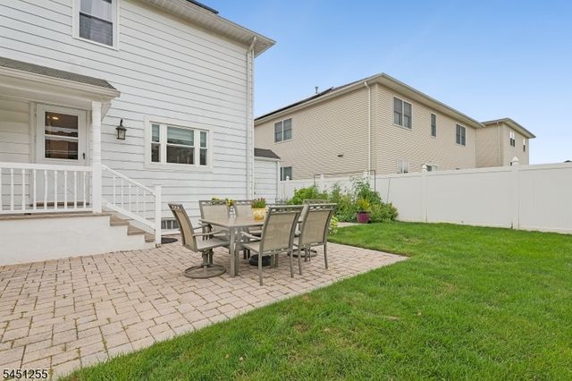 29 N 8Th St, Kenilworth Boro, NJ 07033