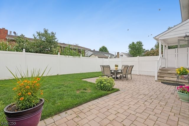 29 N 8Th St, Kenilworth Boro, NJ 07033