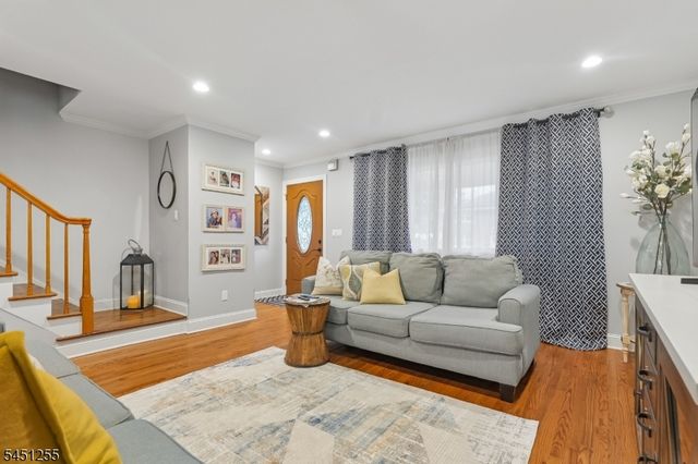 29 N 8Th St, Kenilworth Boro, NJ 07033