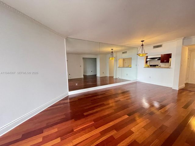 540 Brickell Key Dr 1006, Miami, FL 33131