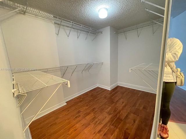 540 Brickell Key Dr 1006, Miami, FL 33131