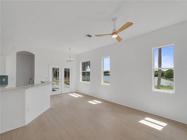 424 53rd Square, Vero Beach, FL 32968