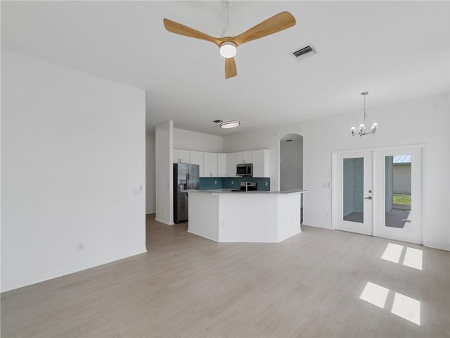 424 53rd Square, Vero Beach, FL 32968