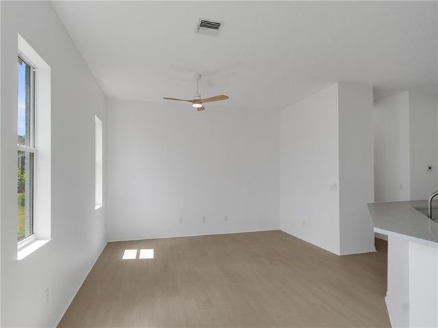 424 53rd Square, Vero Beach, FL 32968