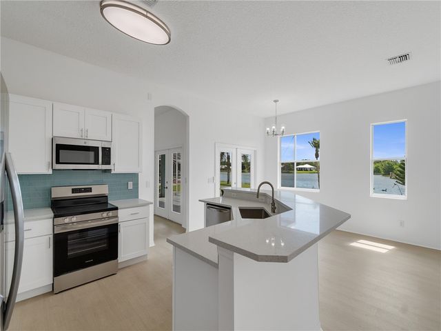 424 53rd Square, Vero Beach, FL 32968
