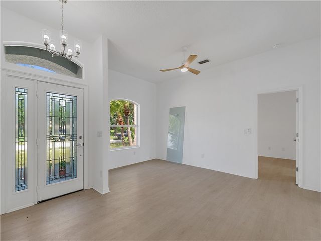 424 53rd Square, Vero Beach, FL 32968