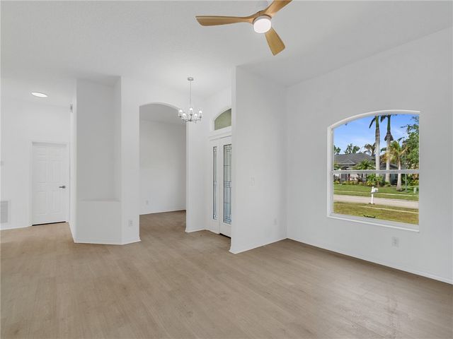 424 53rd Square, Vero Beach, FL 32968