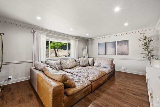 160 Wykoff Dr, Vacaville, CA 95688