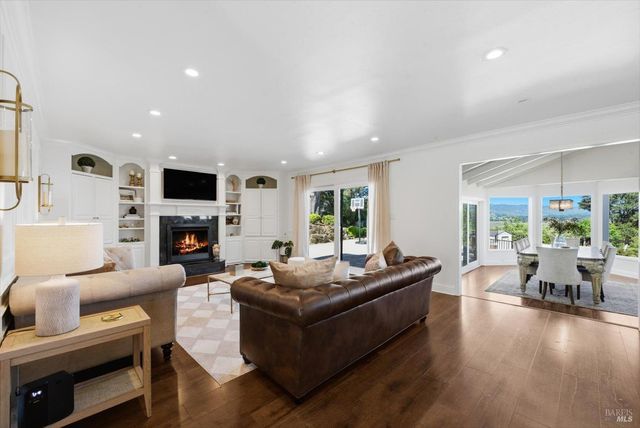 160 Wykoff Dr, Vacaville, CA 95688