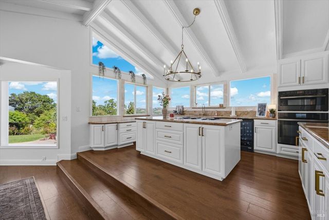 160 Wykoff Dr, Vacaville, CA 95688