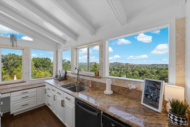 160 Wykoff Dr, Vacaville, CA 95688