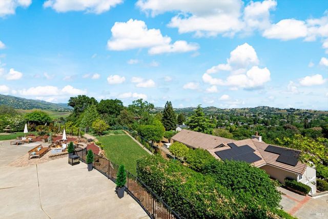 160 Wykoff Dr, Vacaville, CA 95688