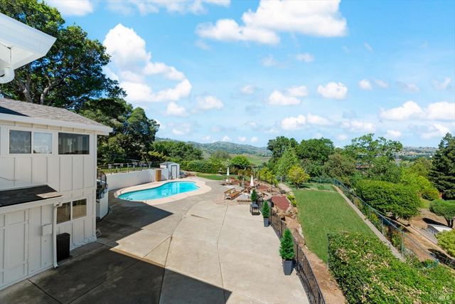 160 Wykoff Dr, Vacaville, CA 95688