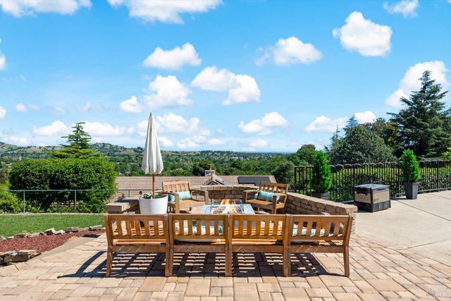 160 Wykoff Dr, Vacaville, CA 95688