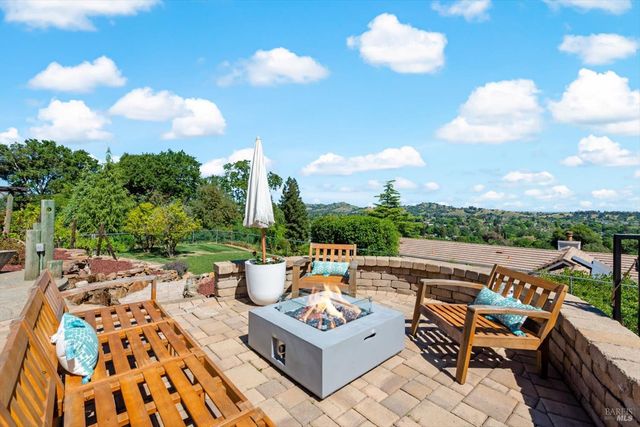 160 Wykoff Dr, Vacaville, CA 95688