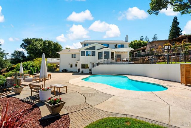 160 Wykoff Dr, Vacaville, CA 95688