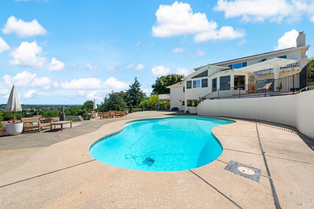 160 Wykoff Dr, Vacaville, CA 95688