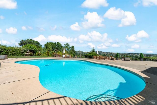 160 Wykoff Dr, Vacaville, CA 95688