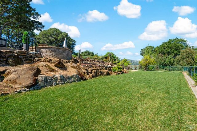 160 Wykoff Dr, Vacaville, CA 95688