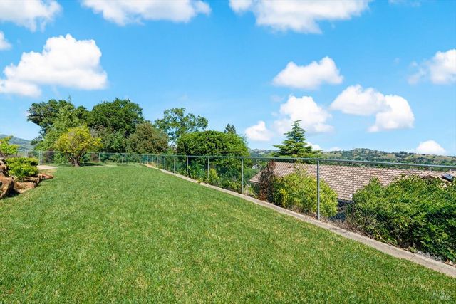 160 Wykoff Dr, Vacaville, CA 95688