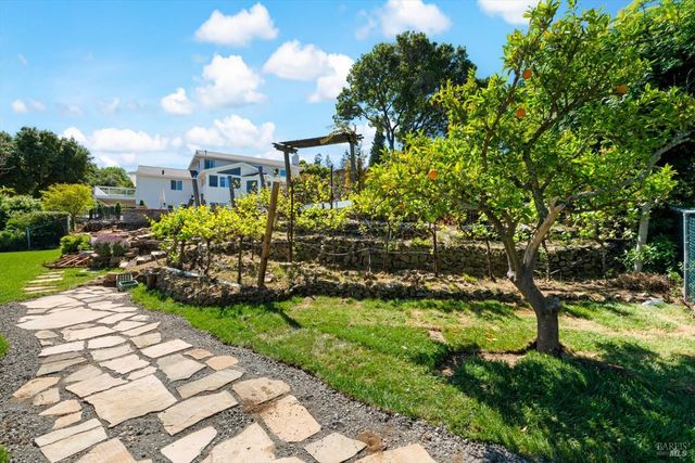 160 Wykoff Dr, Vacaville, CA 95688